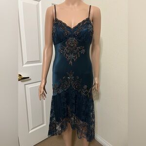 Sue Wong Nocturne beaded, embroidered, silk and lace dress. Size 10, teal color.